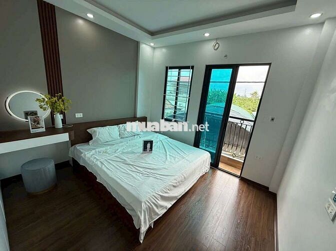 BÁN NHÀ HOÀNG QUỐC VIỆT, MẶT ĐƯỜNG Ô TÔ ĐỖ CỬA. CỰC THOÁNG. HƠN 7 TỶ