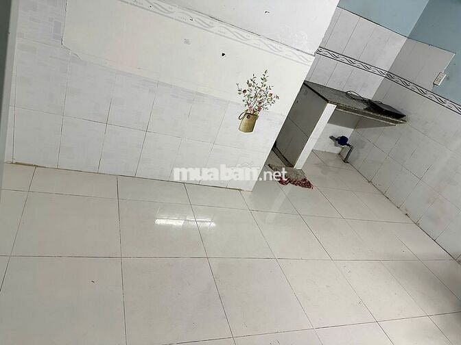 Phòng trọ cho thuê gần ngã tư Hóc Môn diện tích 18m2,gác 8m2, WC riêng