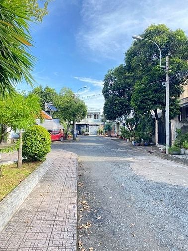 HẠ GIÁ BÁN GẤP LÔ ĐẤT MẶT TIỀN ĐƯỜNG SỐ 2 KDC HIMLAM. DT 100m2 SHR