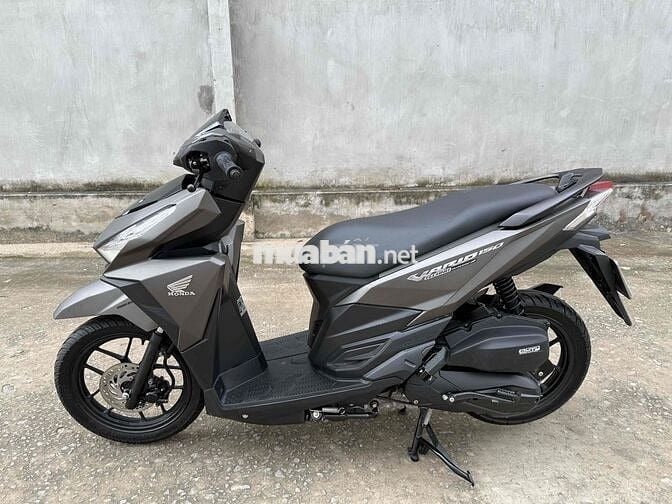 Vario 150 2016 mẫu cũ màu vàng cát.