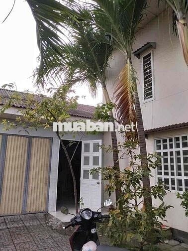 Bán nhà 240m2 cách biển 650m có nhà sẵn