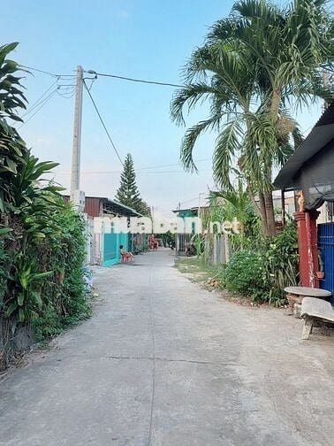 Cần bán gấp căn nhà cấp 4 ở Đ.Nguyễn Thị Lắng 135m2 SHR giá 1 tỉ 010tr