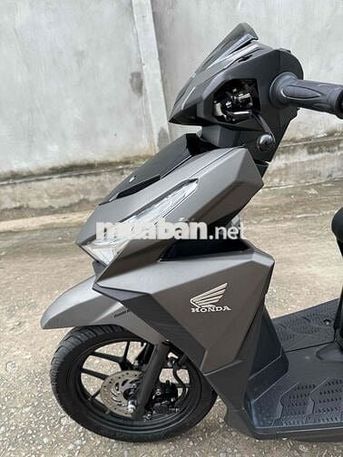 Vario 150 2016 mẫu cũ màu vàng cát.