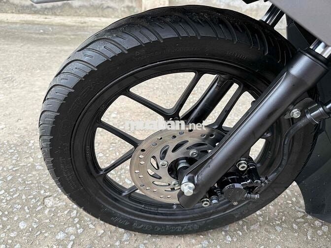 Vario 150 2016 mẫu cũ màu vàng cát.