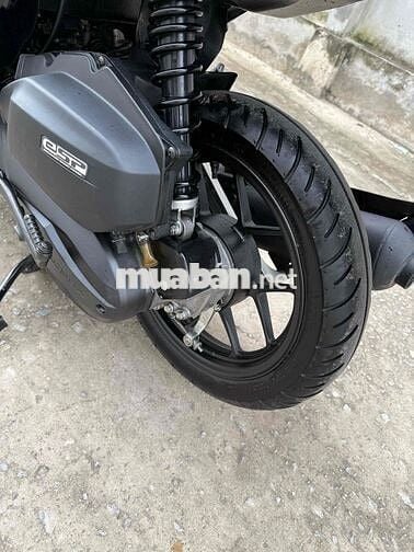 Vario 150 2016 mẫu cũ màu vàng cát.