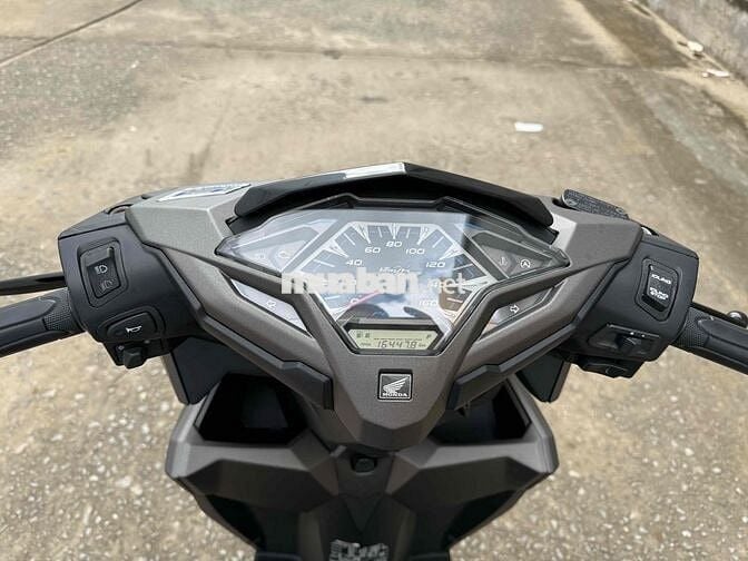 Vario 150 2016 mẫu cũ màu vàng cát.