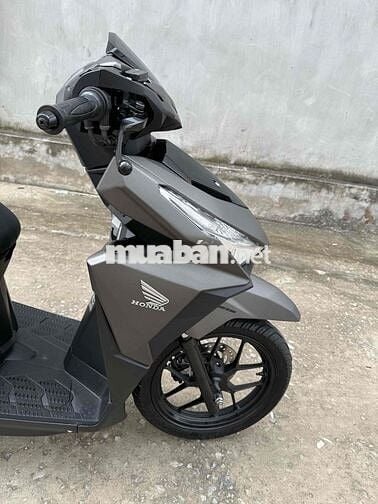 Vario 150 2016 mẫu cũ màu vàng cát.