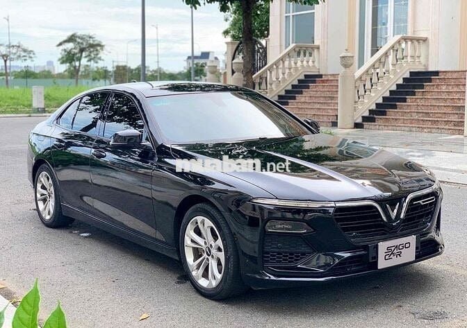 VinFast Lux A2.0 Turbo Đen Sedan 5 chỗ