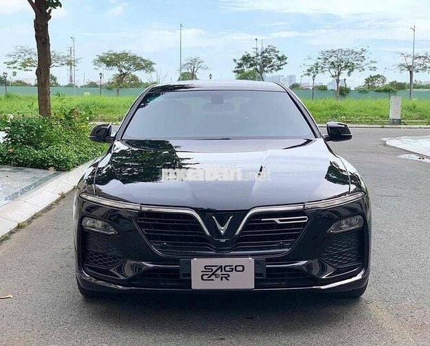 VinFast Lux A2.0 Turbo Đen Sedan 5 chỗ