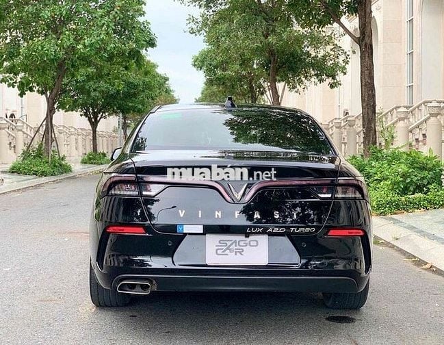 VinFast Lux A2.0 Turbo Đen Sedan 5 chỗ