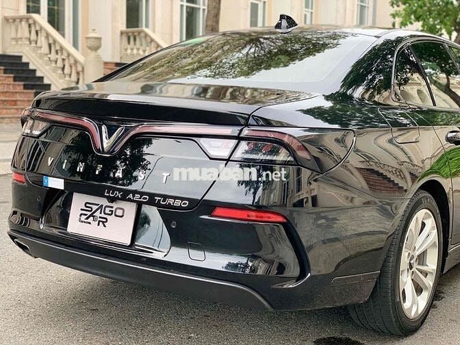 VinFast Lux A2.0 Turbo Đen Sedan 5 chỗ