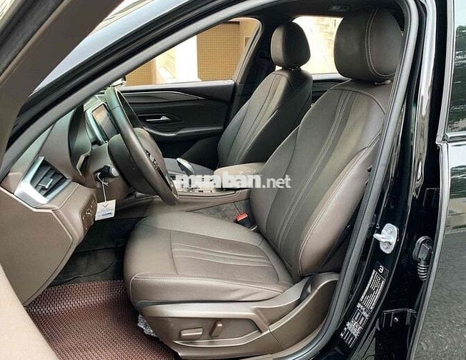 VinFast Lux A2.0 Turbo Đen Sedan 5 chỗ