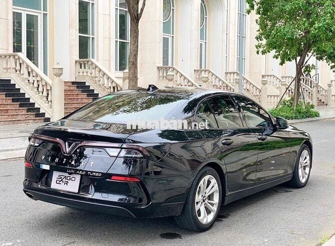 VinFast Lux A2.0 Turbo Đen Sedan 5 chỗ
