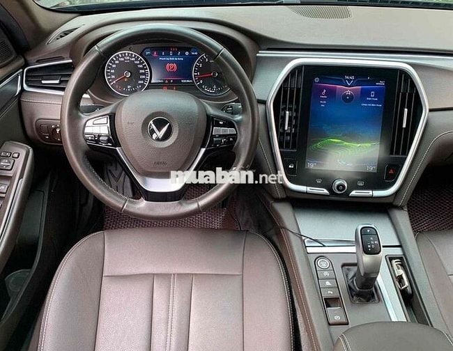 VinFast Lux A2.0 Turbo Đen Sedan 5 chỗ