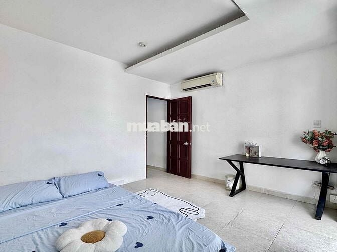 Chính chủ nhà full nội thất 2PN tách bếp ban công lớn ngay Sân Bay TSN