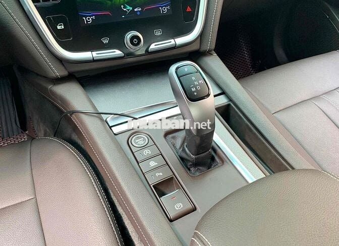 VinFast Lux A2.0 Turbo Đen Sedan 5 chỗ