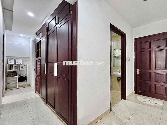 Chính chủ nhà full nội thất 2PN tách bếp ban công lớn ngay Sân Bay TSN