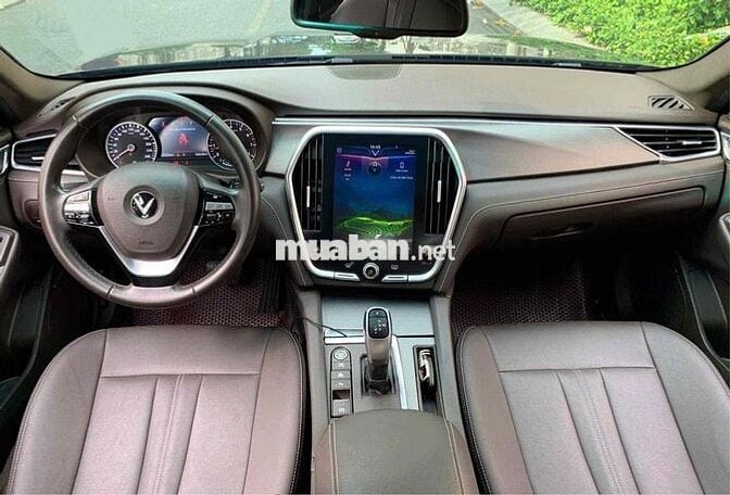 VinFast Lux A2.0 Turbo Đen Sedan 5 chỗ