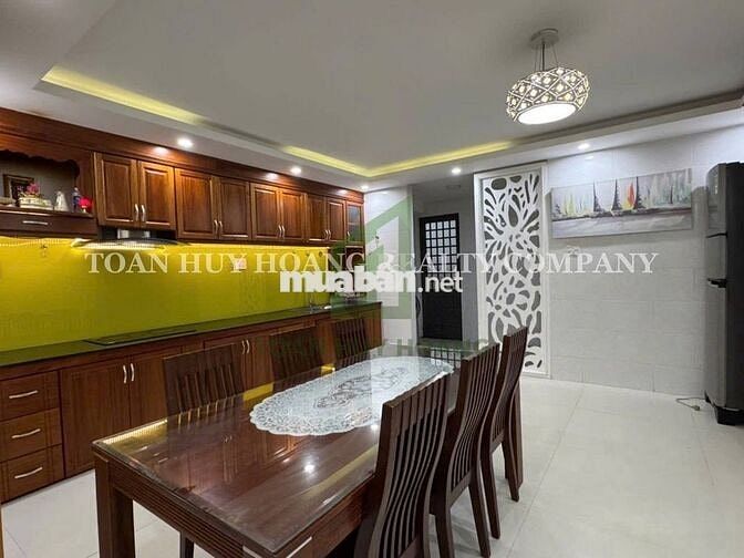 NHÀ ĐẸP KHU PHẠM VĂN ĐỒNG – 100M2 – 3 TẦNG – 3 PHÒNG NGỦ KHÉP KÍN