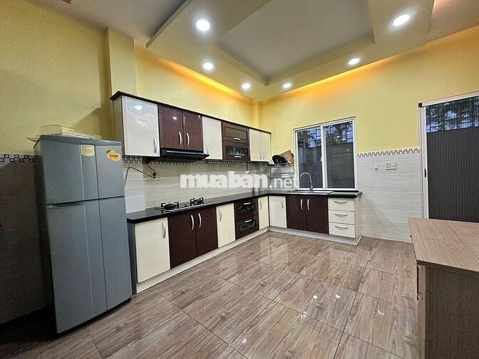 Cho thuê căn biệt thự liền kế vườn 150m2 tại The Oasis KDC Việt Sing