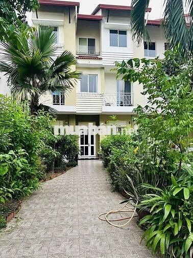 Cho thuê căn biệt thự liền kế vườn 150m2 tại The Oasis KDC Việt Sing