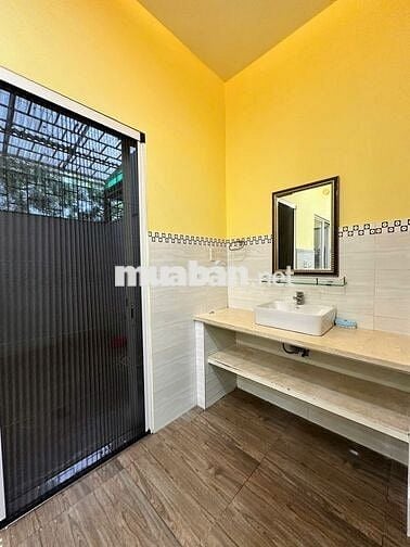 Cho thuê căn biệt thự liền kế vườn 150m2 tại The Oasis KDC Việt Sing