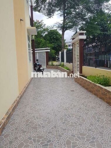 Cho thuê Biệt Thự ngay chợ Bà hôm , Tân tạo, giáp Tên Lửa 12x22. 18 Tr