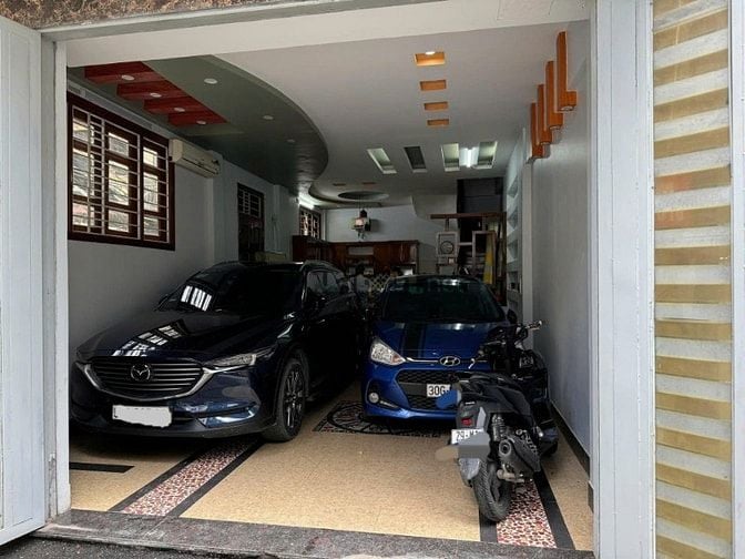 Cho thuê nhà ô tô-kể Lạc Long Quân, 55m2, 5 tầng, 5 ngủ, 28tr