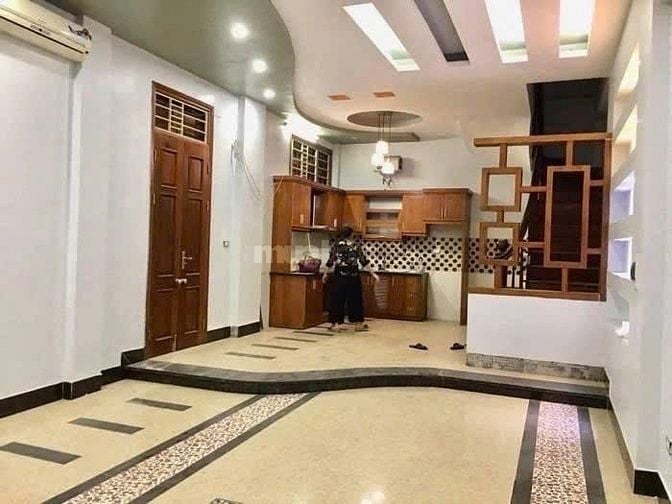 Cho thuê nhà ô tô-kể Lạc Long Quân, 55m2, 5 tầng, 5 ngủ, 28tr