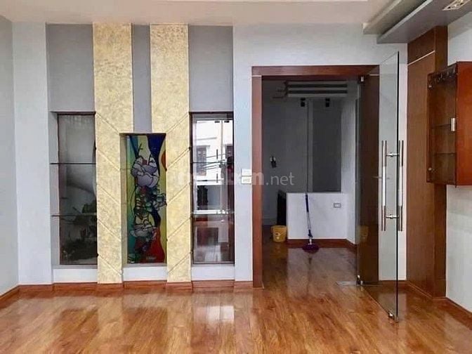 Cho thuê nhà ô tô-kể Lạc Long Quân, 55m2, 5 tầng, 5 ngủ, 28tr