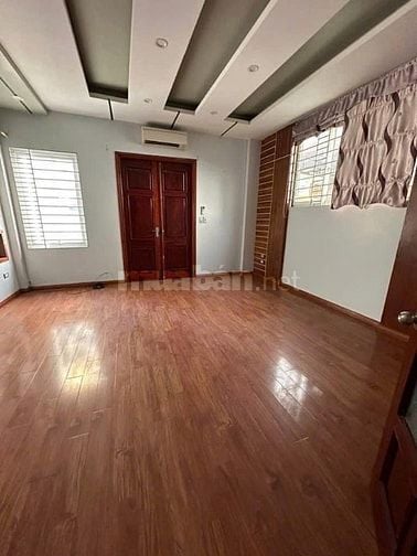 Cho thuê nhà ô tô-kể Lạc Long Quân, 55m2, 5 tầng, 5 ngủ, 28tr