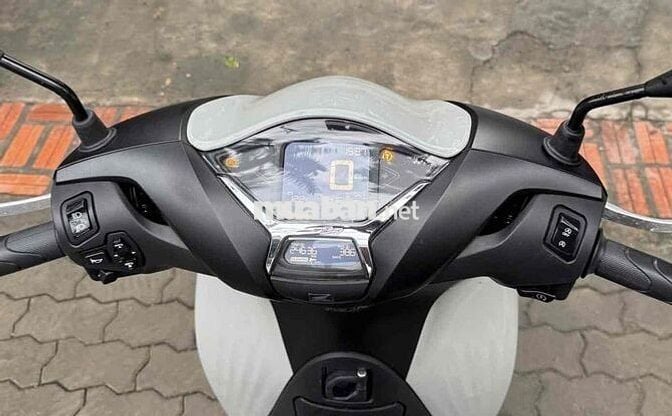 Honda SH 125i ABS mẫu 2025 xam xi mang 2000 km