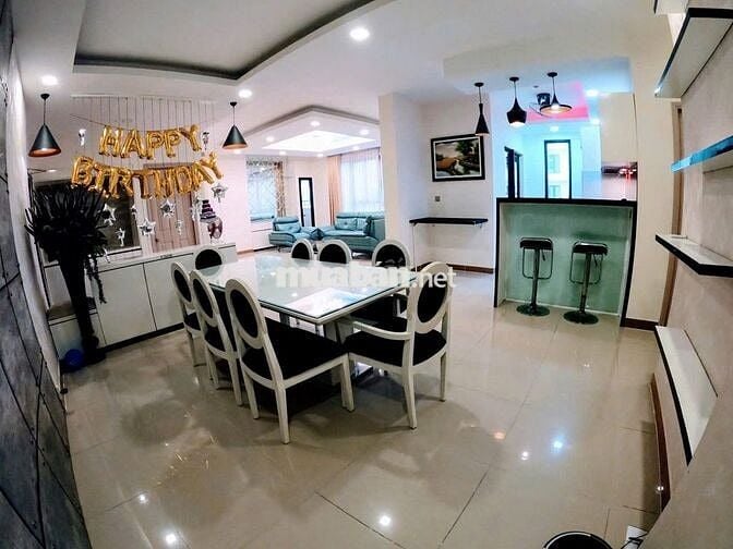 CHO THUÊ CĂN HỘ 3 PN  - DIỆN TÍCH LỚN  160m2-  ERA TOWN