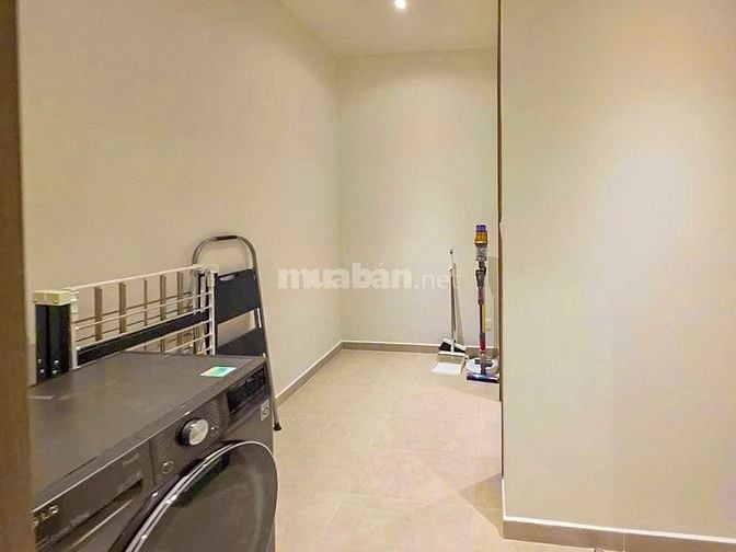 Bán Căn hộ tại The Marq Quận 1 tầng trung gồm 4 phòng ngủ 145m2