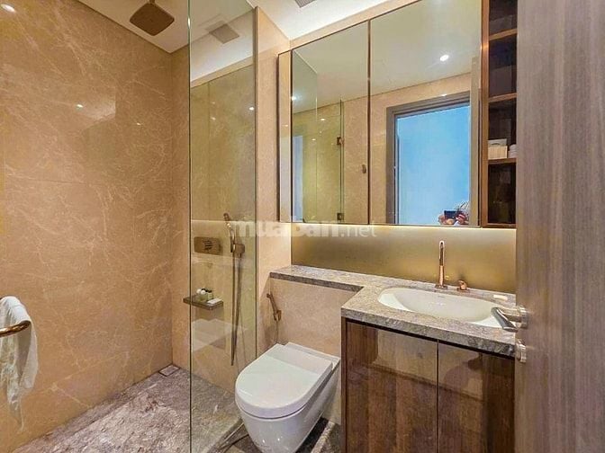 Bán Căn hộ tại The Marq Quận 1 tầng trung gồm 4 phòng ngủ 145m2