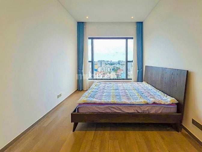 Bán Căn hộ tại The Marq Quận 1 tầng trung gồm 4 phòng ngủ 145m2