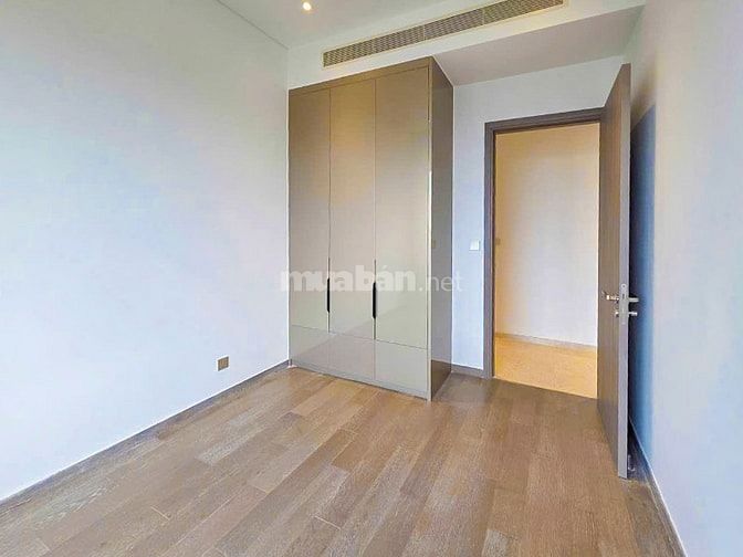 Bán Căn hộ tại The Marq Quận 1 tầng trung gồm 4 phòng ngủ 145m2