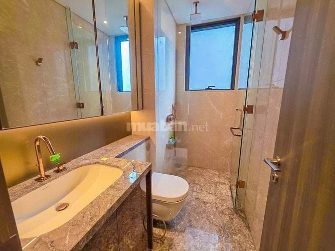 Bán Căn hộ tại The Marq Quận 1 tầng trung gồm 4 phòng ngủ 145m2