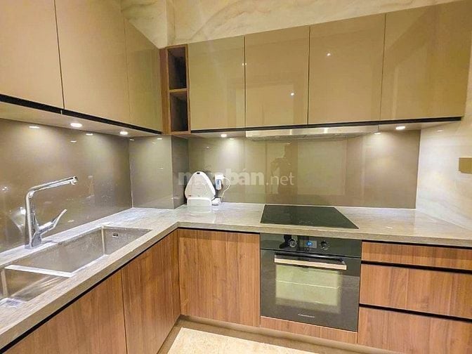 Bán Căn hộ tại The Marq Quận 1 tầng trung gồm 4 phòng ngủ 145m2