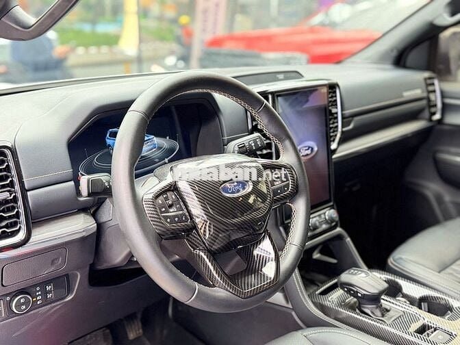 Ford Everest 2024 Platinum - 26000 km