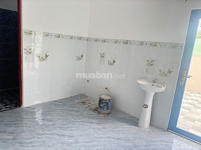 Cần bán gấp nhà 1 trệt - 1 lầu. Nhà mặt tiền đẹp phong cách hiện đại.