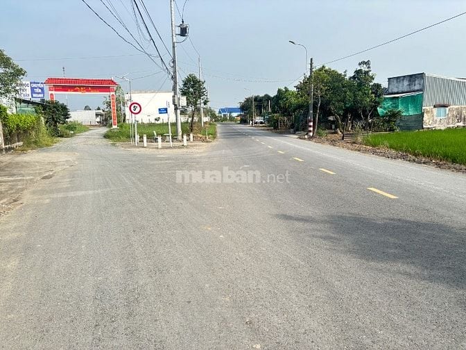 Cần bán gấp nhà 1 trệt - 1 lầu. Nhà mặt tiền đẹp phong cách hiện đại.