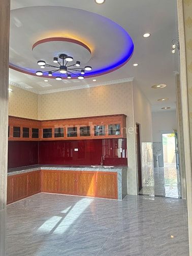 Cần bán gấp nhà 1 trệt - 1 lầu. Nhà mặt tiền đẹp phong cách hiện đại.