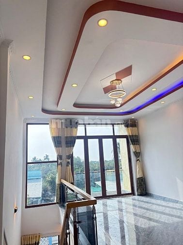 Cần bán gấp nhà 1 trệt - 1 lầu. Nhà mặt tiền đẹp phong cách hiện đại.