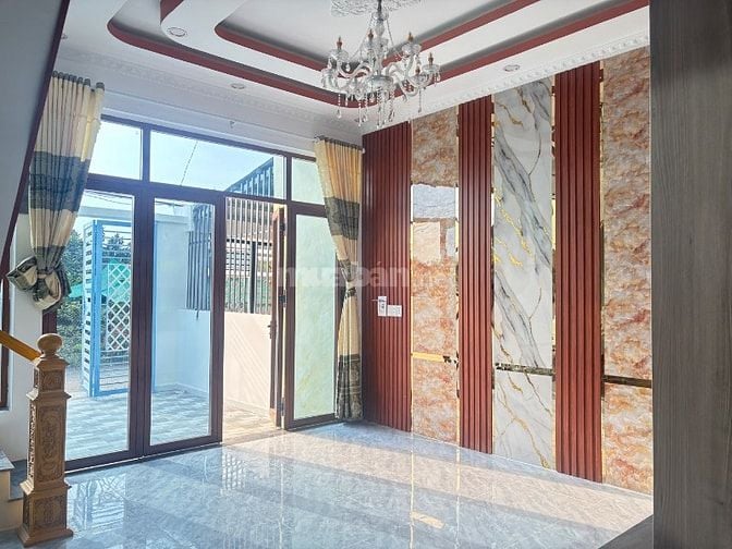 Cần bán gấp nhà 1 trệt - 1 lầu. Nhà mặt tiền đẹp phong cách hiện đại.