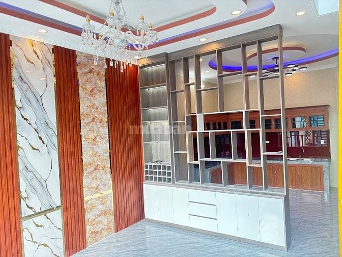 Cần bán gấp nhà 1 trệt - 1 lầu. Nhà mặt tiền đẹp phong cách hiện đại.