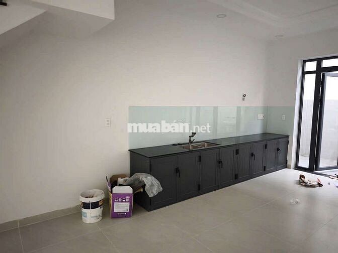 Nhà mới xây 5 x 20 có 5pn 5wc sân thượng