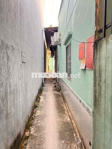 Bán căn nhà cấp 4 sân xe hơi và 4 phòng trọ , có thổ cư