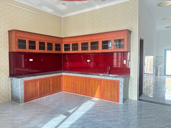 Cần bán gấp nhà 1 trệt - 1 lầu. Nhà mặt tiền đẹp phong cách hiện đại.