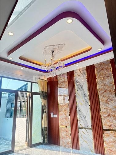 Cần bán gấp nhà 1 trệt - 1 lầu. Nhà mặt tiền đẹp phong cách hiện đại.